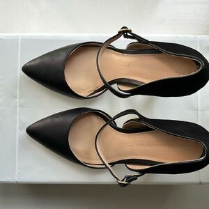 Banana Republic suede and leather heels in size 6